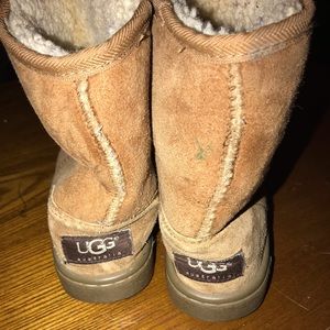 Girls size 1 uggs